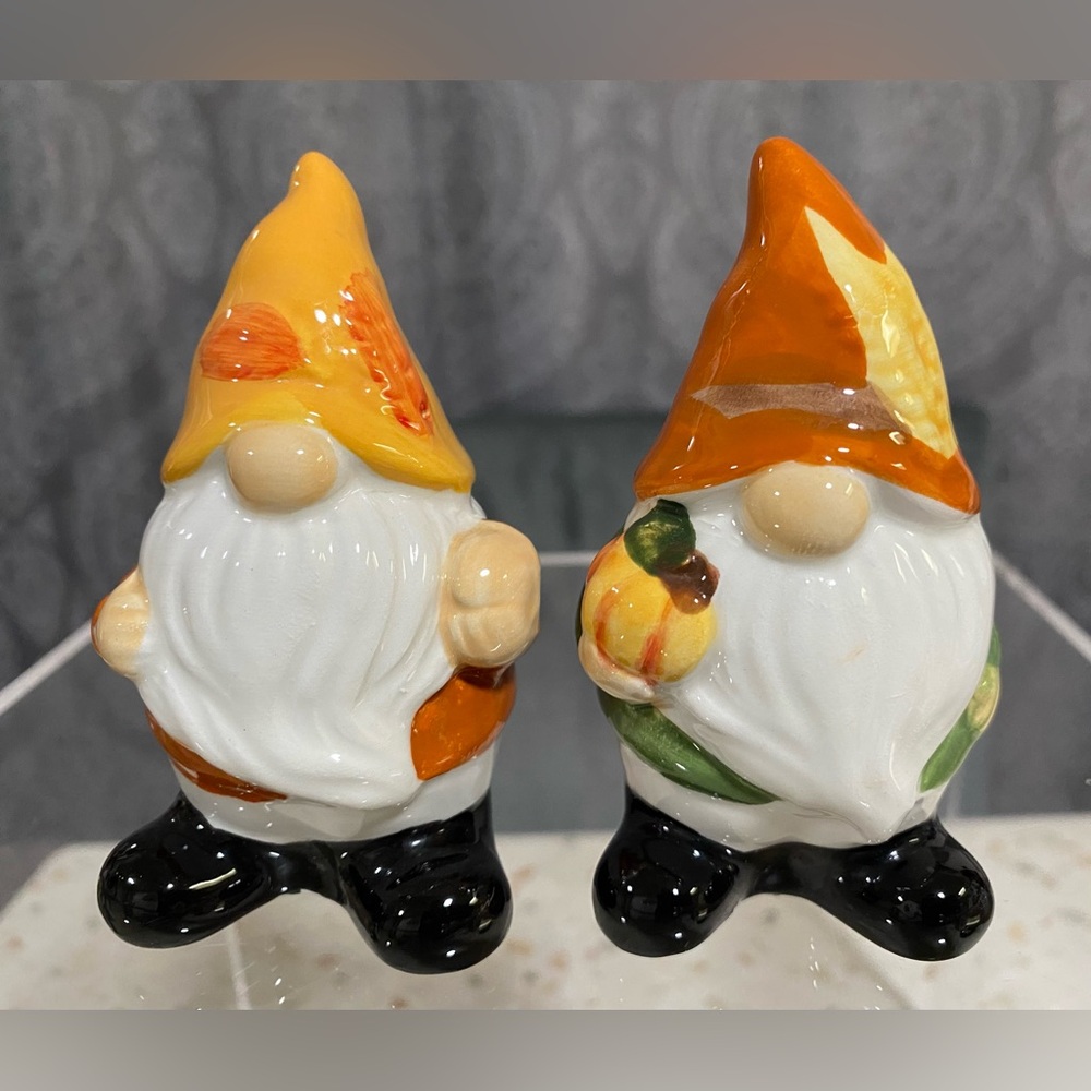 Set of Salt and Pepper Shakers of Ceramic Gnomes - Picture 14 of 15